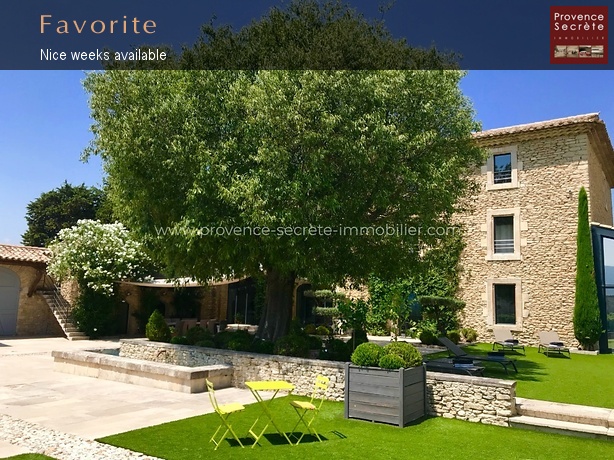 Prestigious house in Gordes for 13 people, with heated and secured swimming pool, air conditioning and view on the Luberon